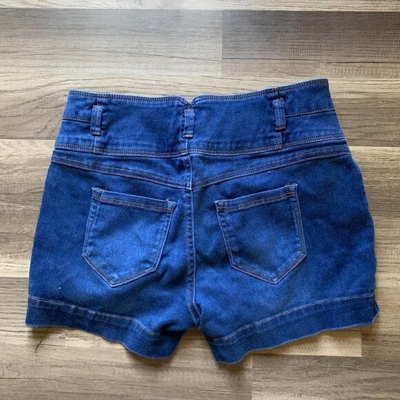 Casual Chic Rue 21 Curvy High Waisted Blue Denim Jean Shorts Size 9 / 10 - Picture 2 of 6